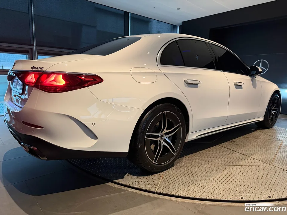 Mercedes-Benz E-Class E300 4MATIC AMG Line 2026 — thumbnail 2
