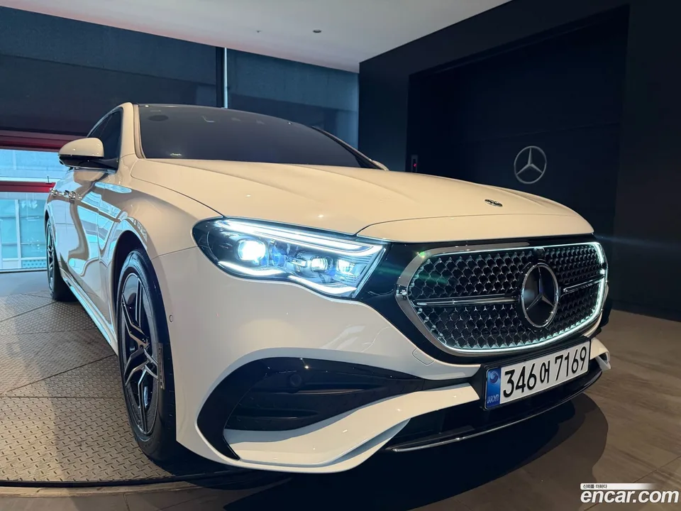 Mercedes-Benz E-Class E300 4MATIC AMG Line 2026 — thumbnail 3