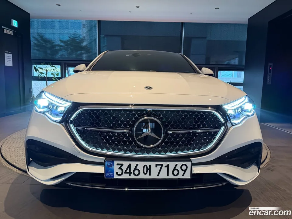 Mercedes-Benz E-Class E300 4MATIC AMG Line 2026 — thumbnail 4
