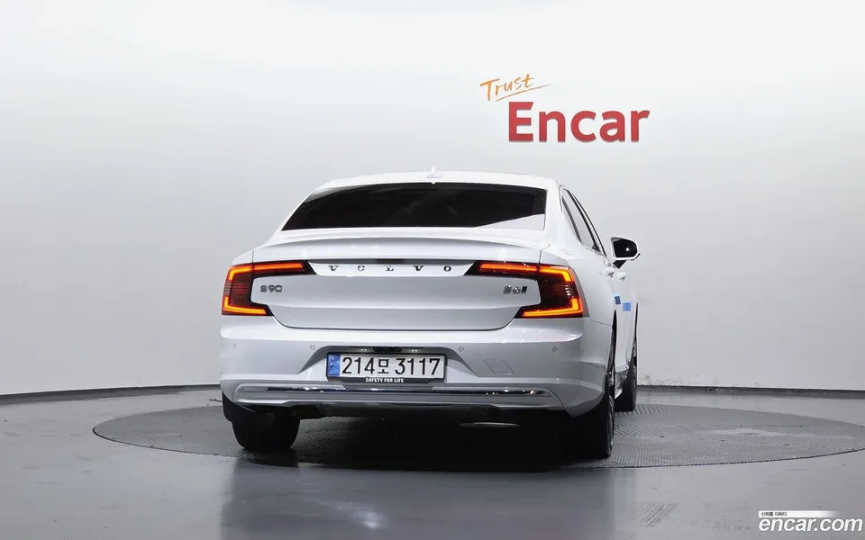 Volvo S90 B6 AWD 2024 — миниатюра 4