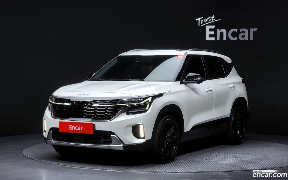 Kia Seltos 1.6 2WD 2023 — photo 1, buy with delivery to Moscow