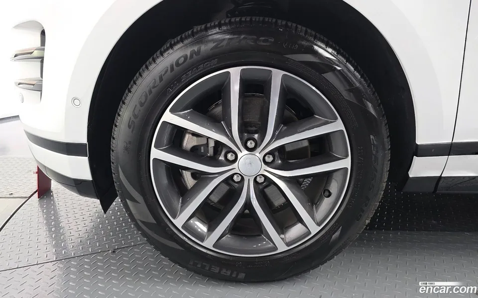 Land Rover Range Rover Evoque P250 SE 2025 — thumbnail 2