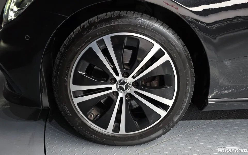 Mercedes-Benz E-Class E250 2022 — thumbnail 2
