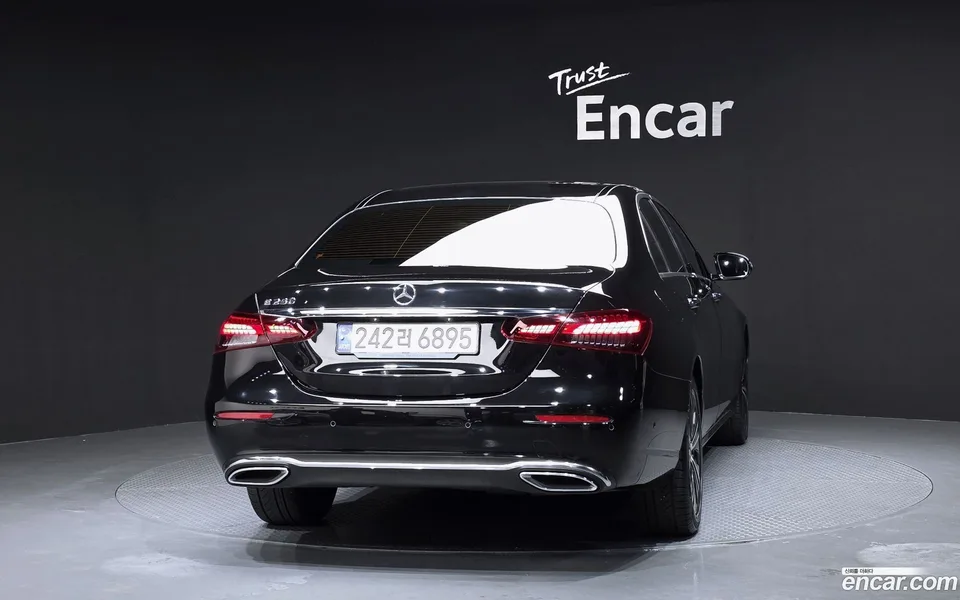 Mercedes-Benz E-Class E250 2022 — thumbnail 4