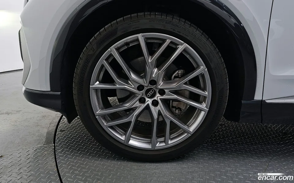 Audi Q4 e-tron 45 2025 — миниатюра 5