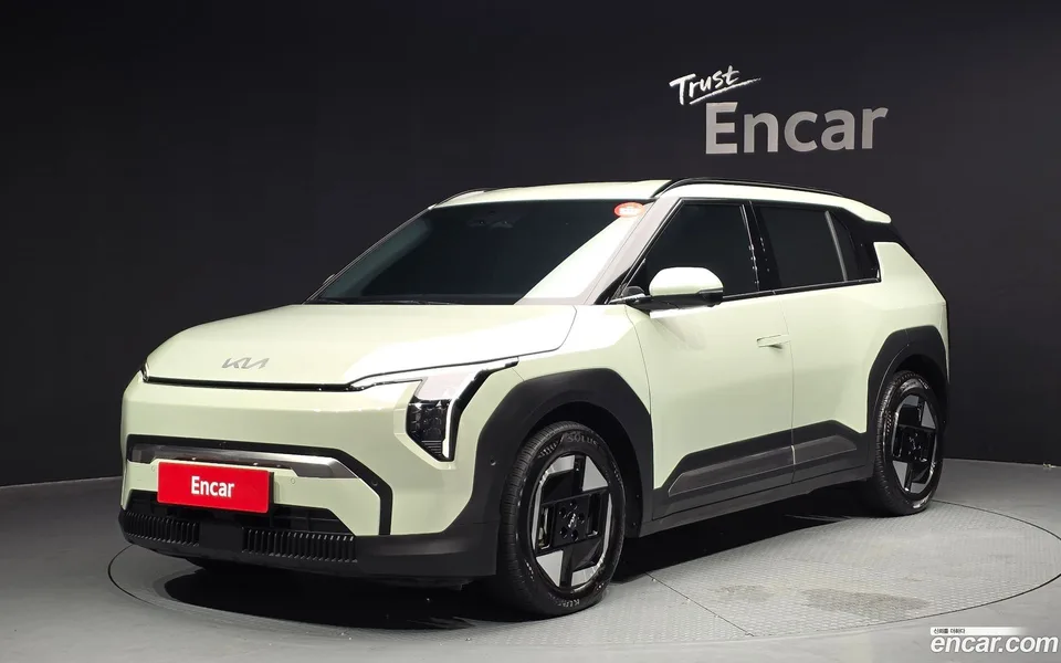 Kia EV3 2WD 2024 — фото 1, купить с доставкой в Москву