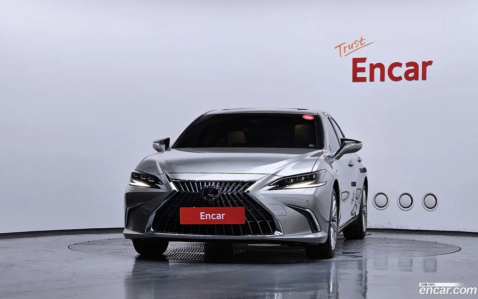 Lexus ES 300h 2022 — миниатюра 3