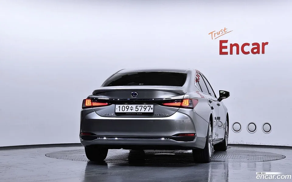 Lexus ES 300h 2022 — миниатюра 4
