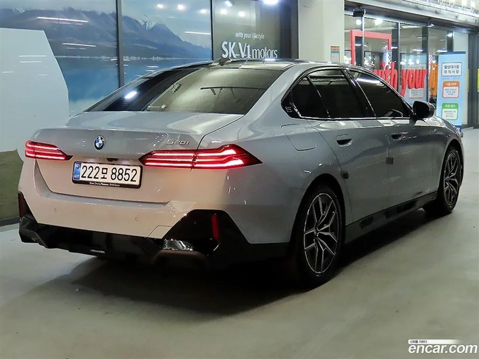 BMW 5 Series 520i M 2025 — thumbnail 4