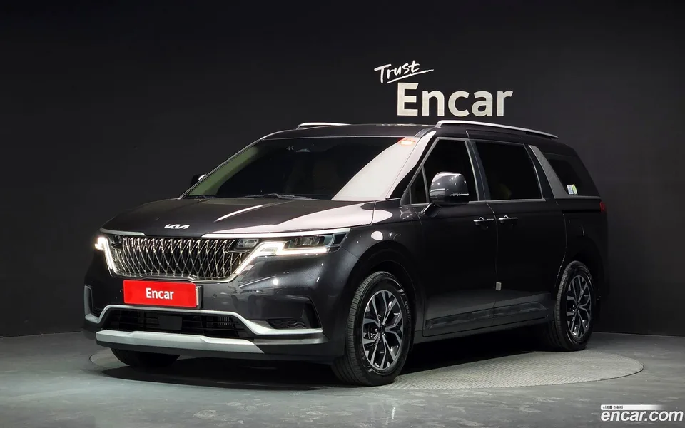 Kia Carnival 11 2023 — фото 1, купить с доставкой в Москву