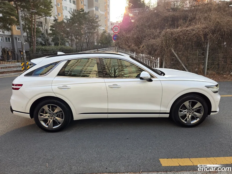 Genesis GV70 2.5T 2WD 2022 — thumbnail 3