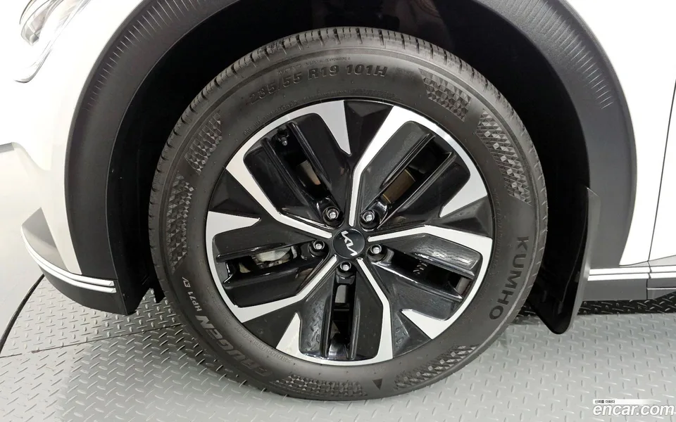 Kia EV6 4WD 2023 — thumbnail 2