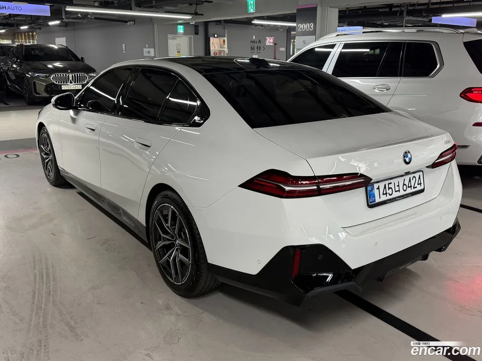 BMW 5 Series 520i M 2026 — thumbnail 2