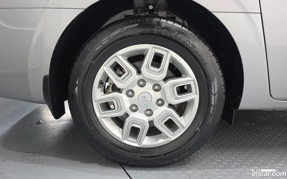 Hyundai Staria 4WD 9 2023 — миниатюра 2