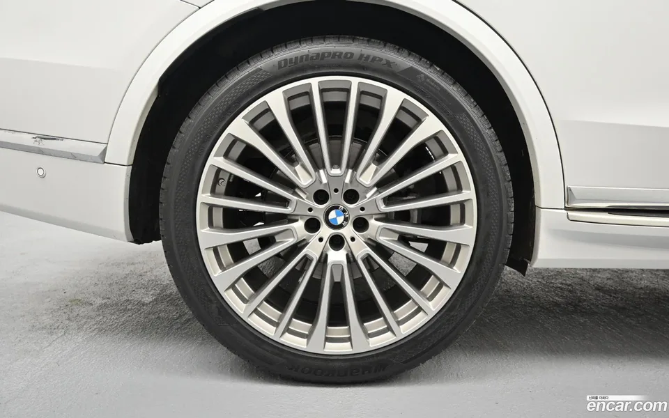 BMW X7 xDrive 40i 7 2023 — миниатюра 5