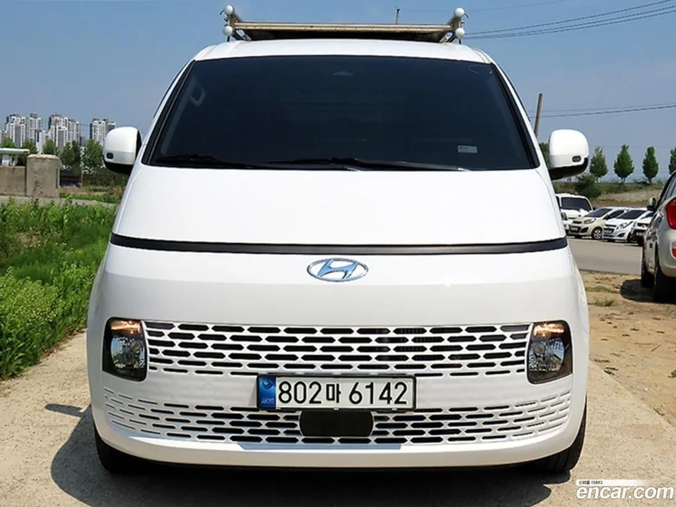 Hyundai Staria 5 2022 — photo 1, buy with delivery to Moscow