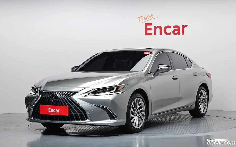 Lexus ES 300h 2024