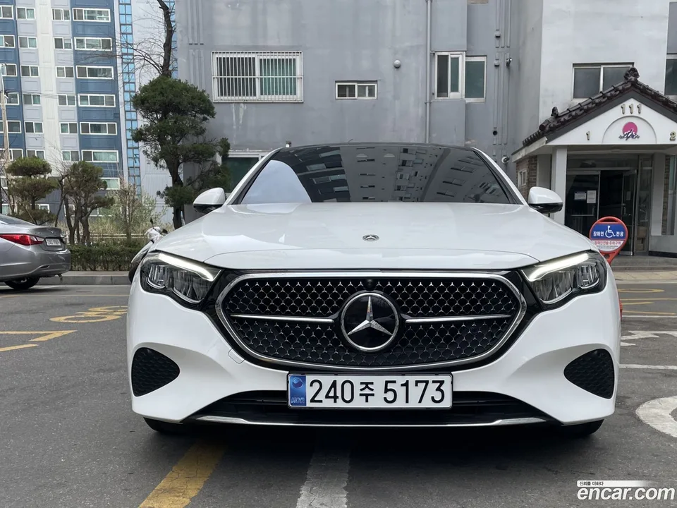 Mercedes-Benz E-Class 2024