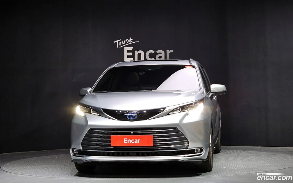 Toyota Sienna 2.5 AWD 2024 — миниатюра 3