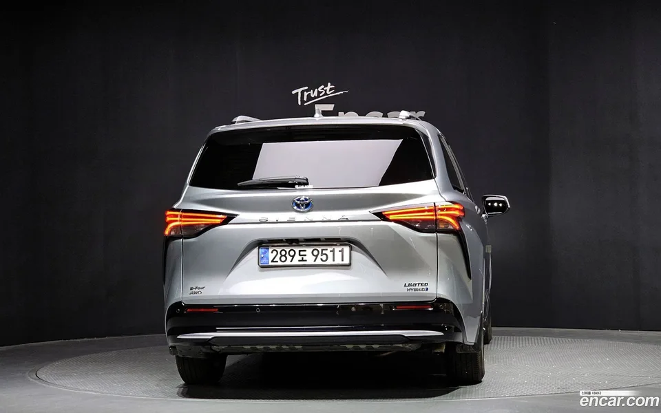 Toyota Sienna 2.5 AWD 2024 — миниатюра 4