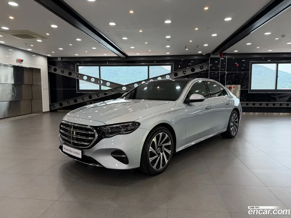 Mercedes-Benz E-Class E300 4MATIC 2024 — photo 1, buy with delivery to Moscow