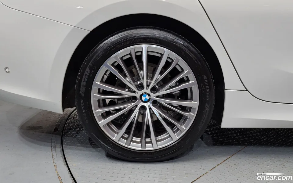 BMW 3 Series 320d 2022 — thumbnail 2