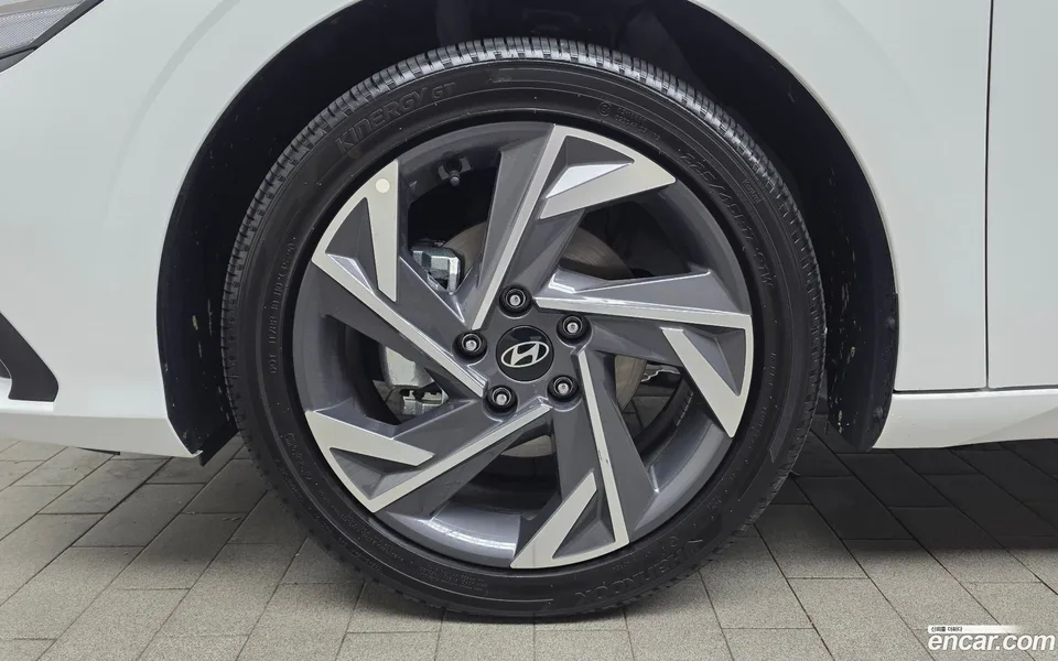 Hyundai Avante CN7 Hybrid 2025 — миниатюра 2