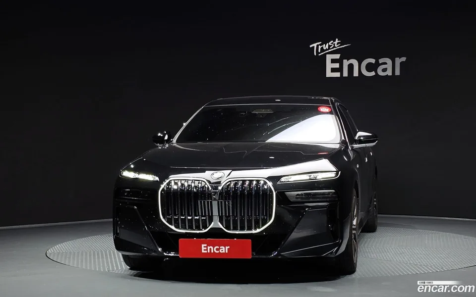 BMW 7 Series 740i xDrive M 2023 — thumbnail 3