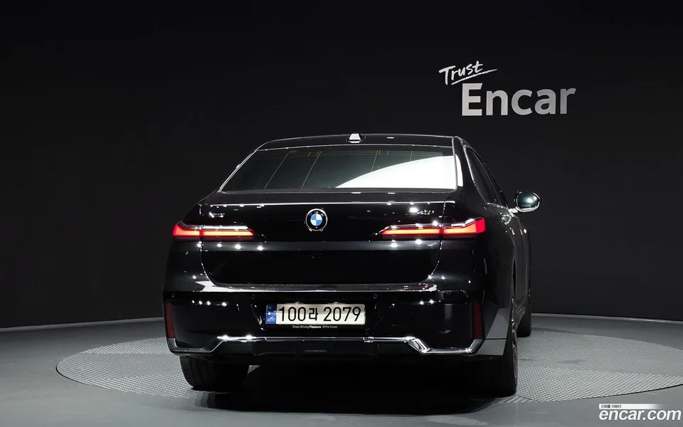 BMW 7 Series 740i xDrive M 2023 — thumbnail 4