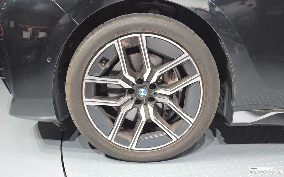 BMW 7 Series 740i xDrive M 2023 — thumbnail 5