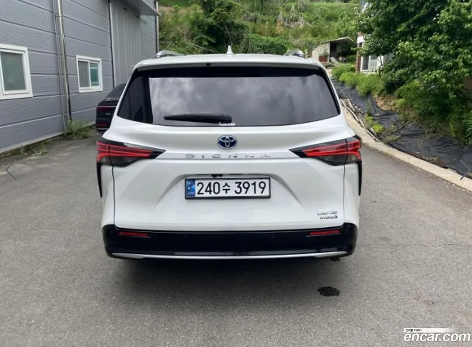 Toyota Sienna 2.5 2WD 2024 — миниатюра 2