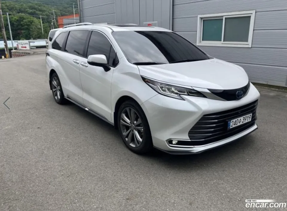 Toyota Sienna 2.5 2WD 2024 — миниатюра 4