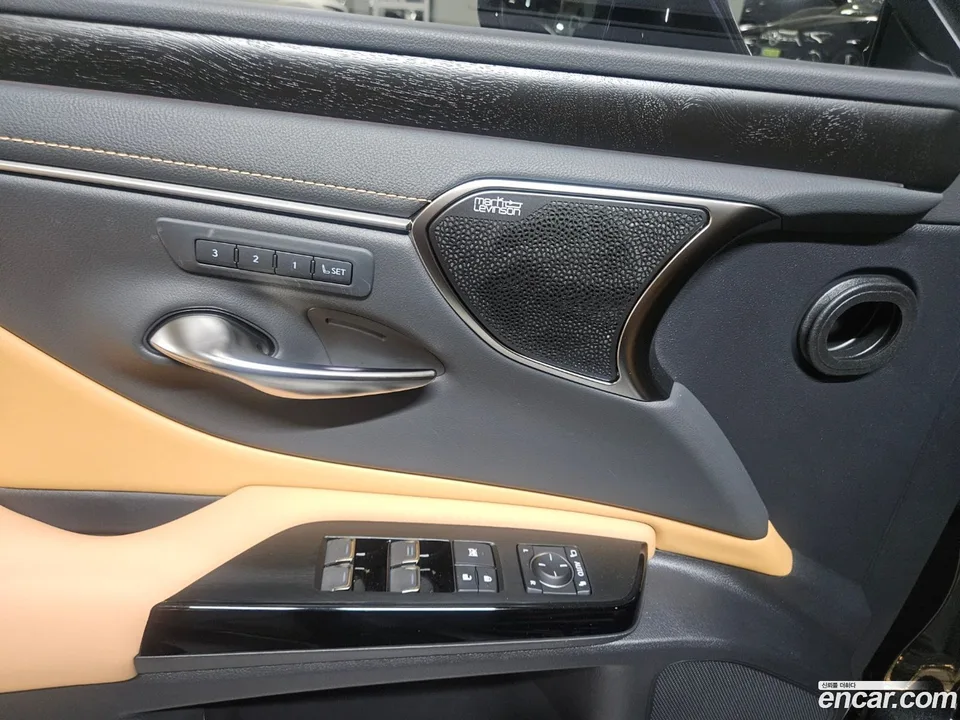 Lexus ES 300h 2025 — миниатюра 2