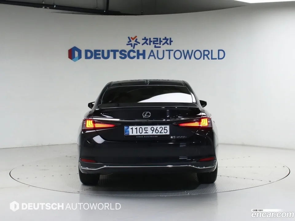 Lexus ES 300h 2025 — миниатюра 4