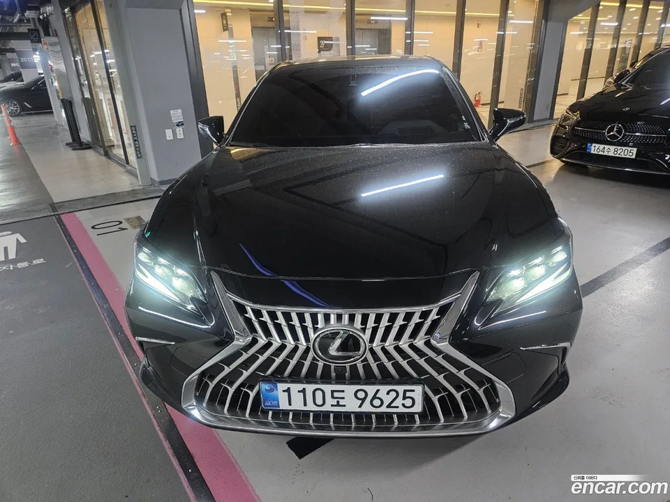Lexus ES 300h 2025