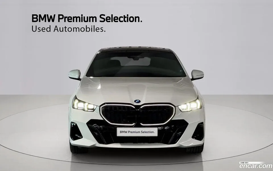 BMW 5 Series 550e xDrive M 2025 — thumbnail 3