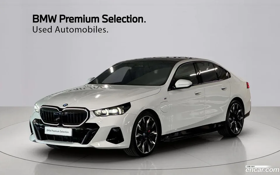 BMW 5 Series 550e xDrive M 2025 — photo 1, buy with delivery to Moscow