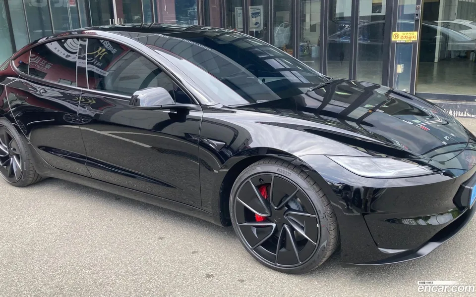 Tesla Model 3 AWD 2026 — thumbnail 3