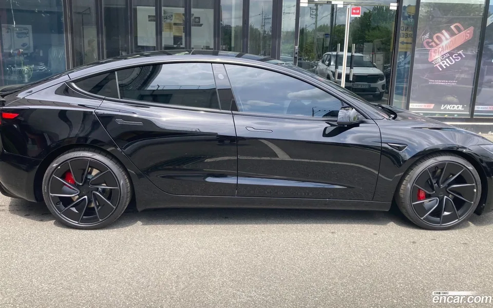Tesla Model 3 AWD 2026 — thumbnail 4