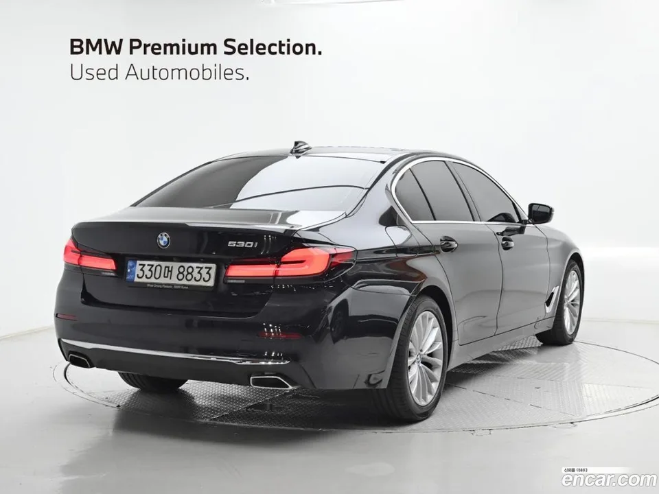 BMW 5 Series 530i 2022 — thumbnail 2
