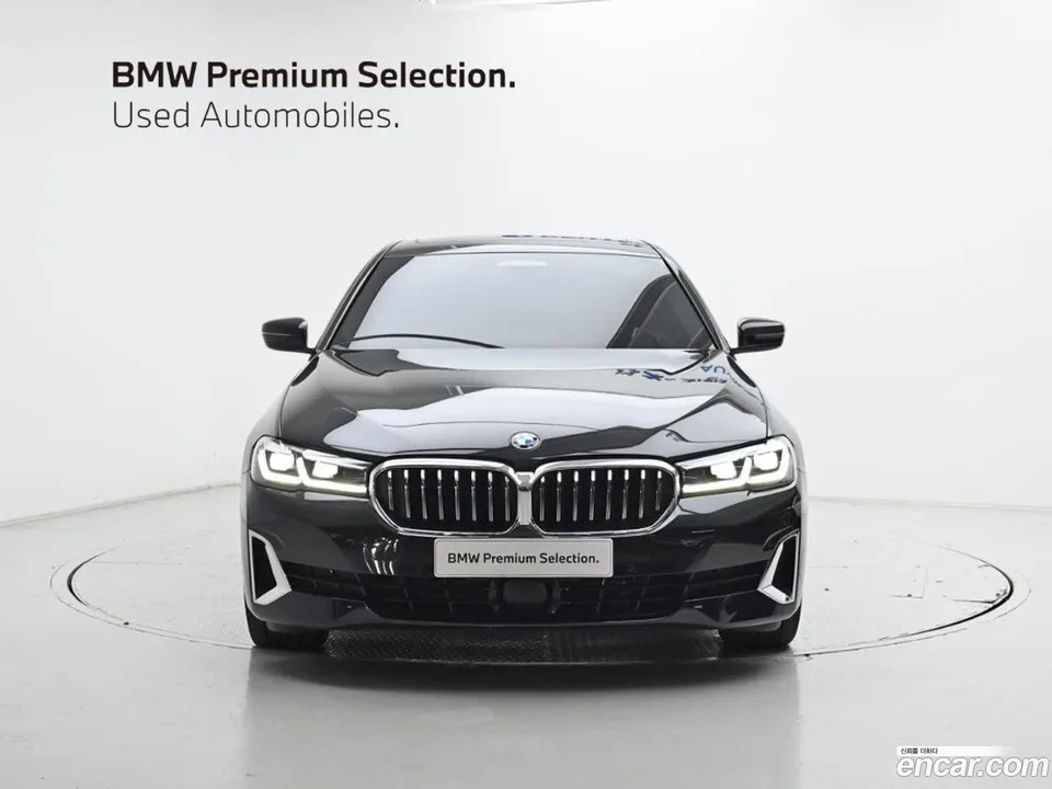 BMW 5 Series 530i 2022 — thumbnail 3