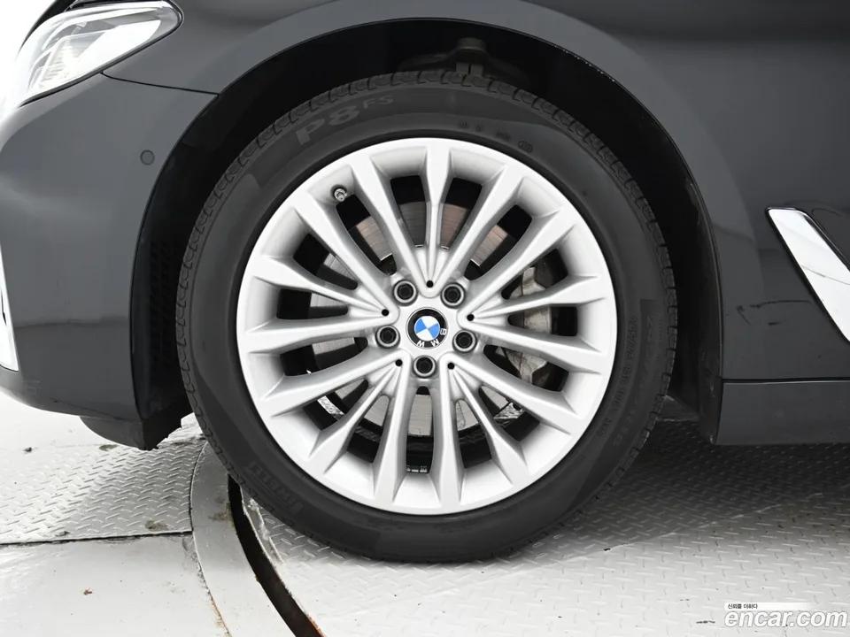 BMW 5 Series 530i 2022 — thumbnail 5