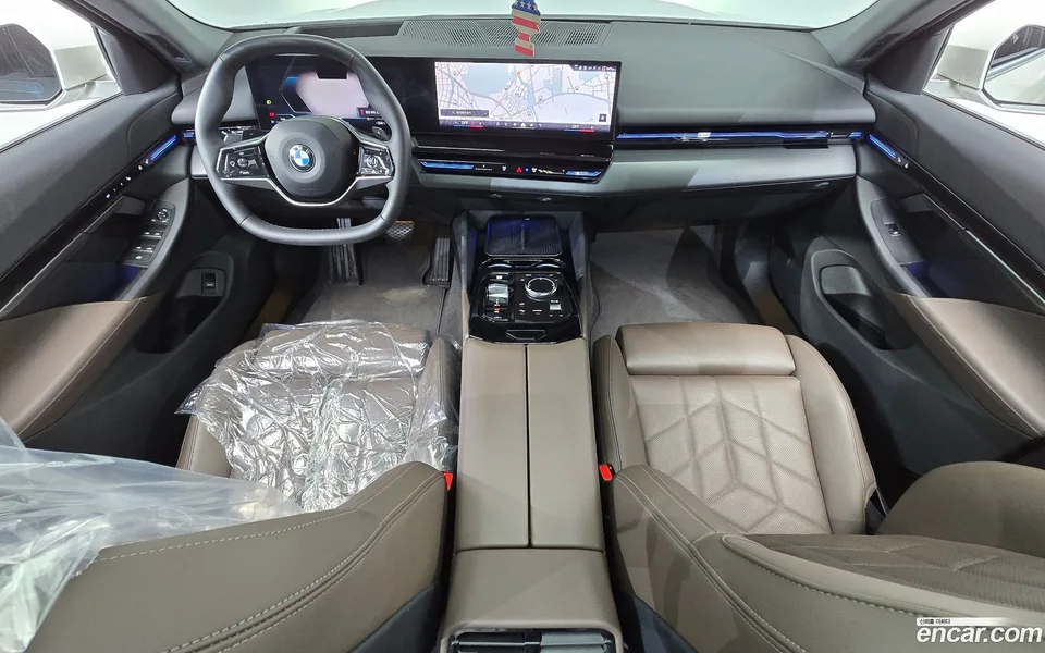 BMW 5 Series 520i 2023 — photo 1, buy with delivery to Moscow
