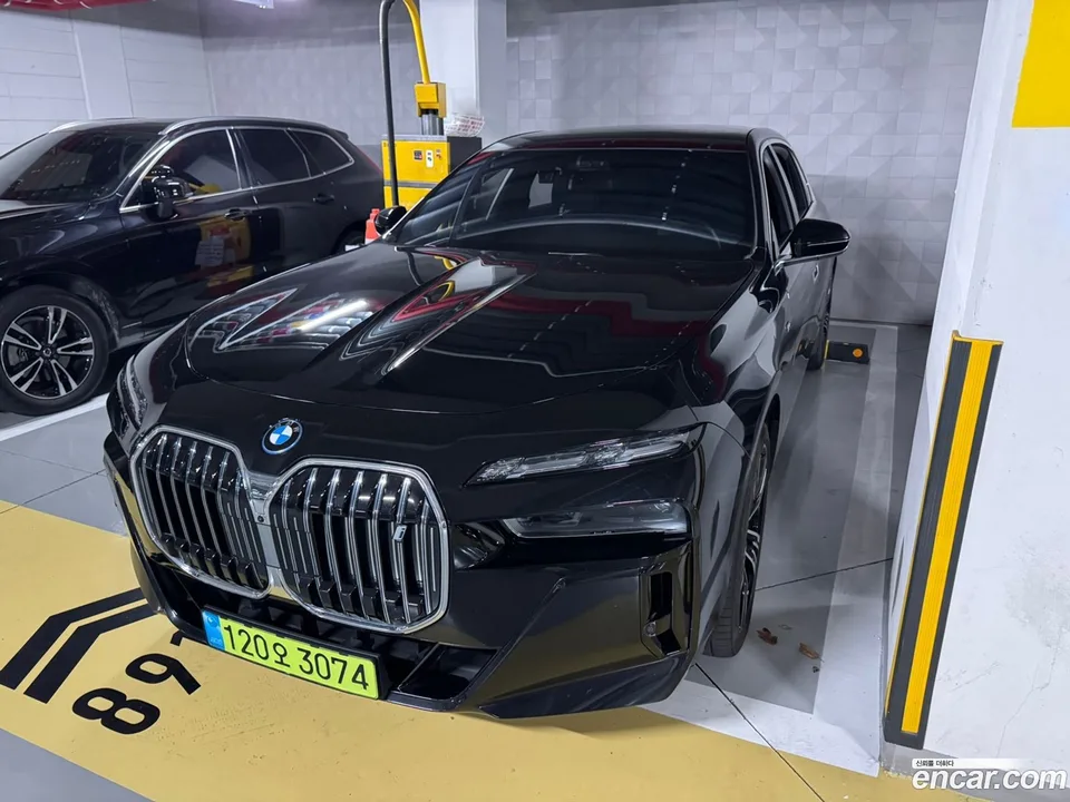 BMW i7 2024