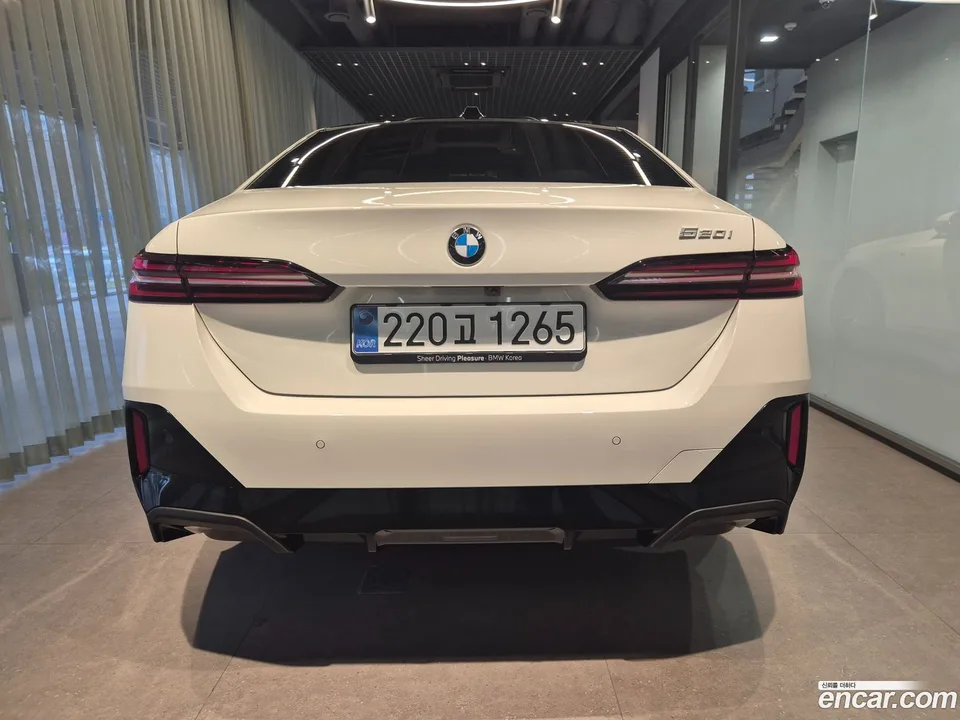 BMW 5 Series 520i M 2025 — миниатюра 3