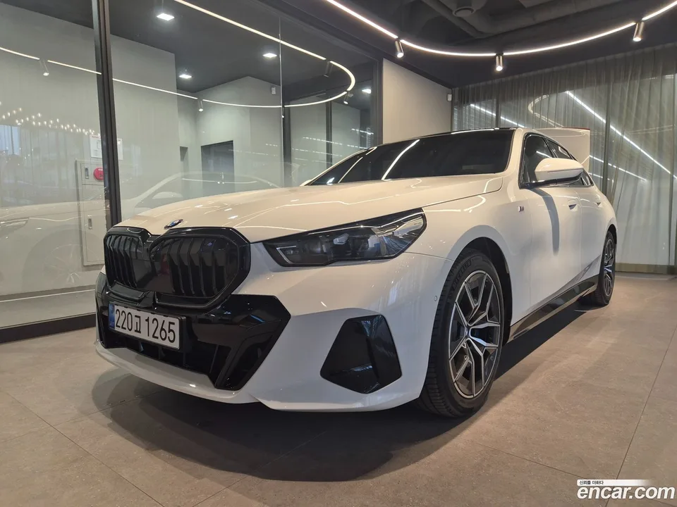 BMW 5 Series 520i M 2025 — миниатюра 5