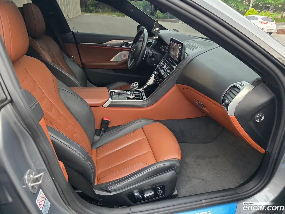 BMW 8 Series M850i xDrive 2022 — thumbnail 2