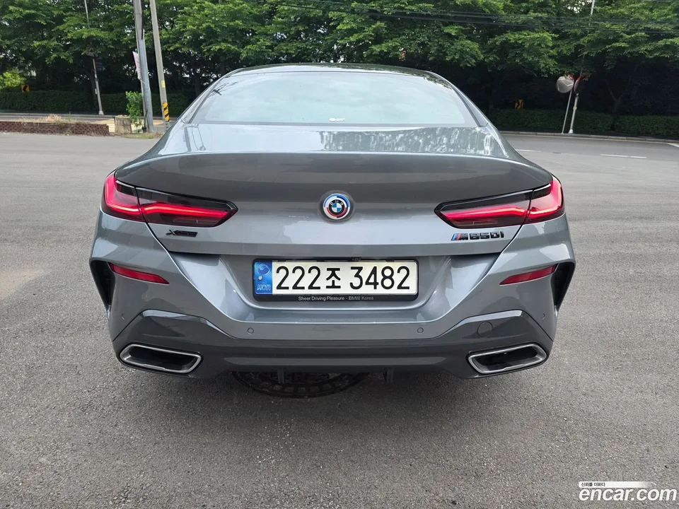 BMW 8 Series M850i xDrive 2022 — thumbnail 4
