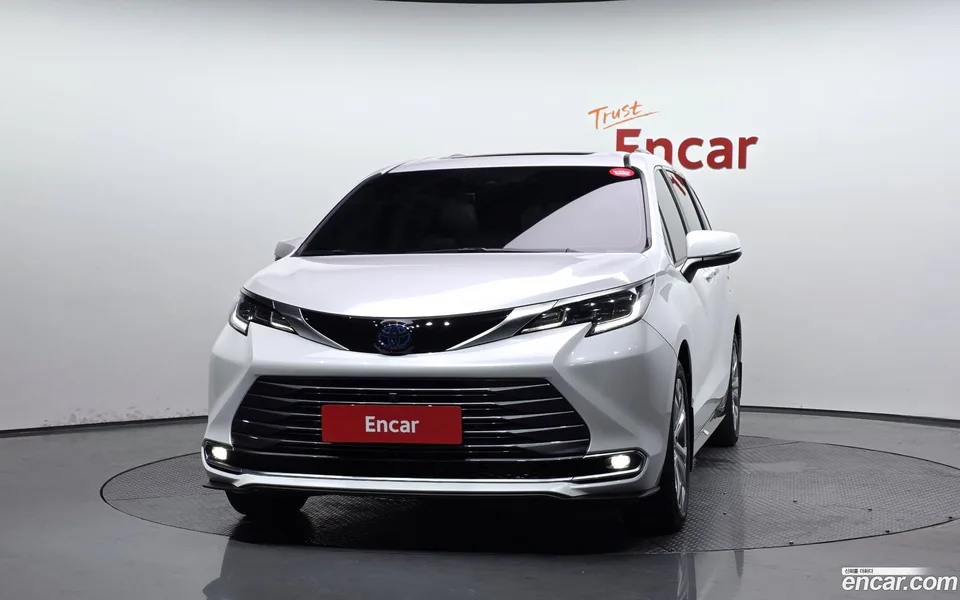 Toyota Sienna 2.5 2WD 2022 — thumbnail 3