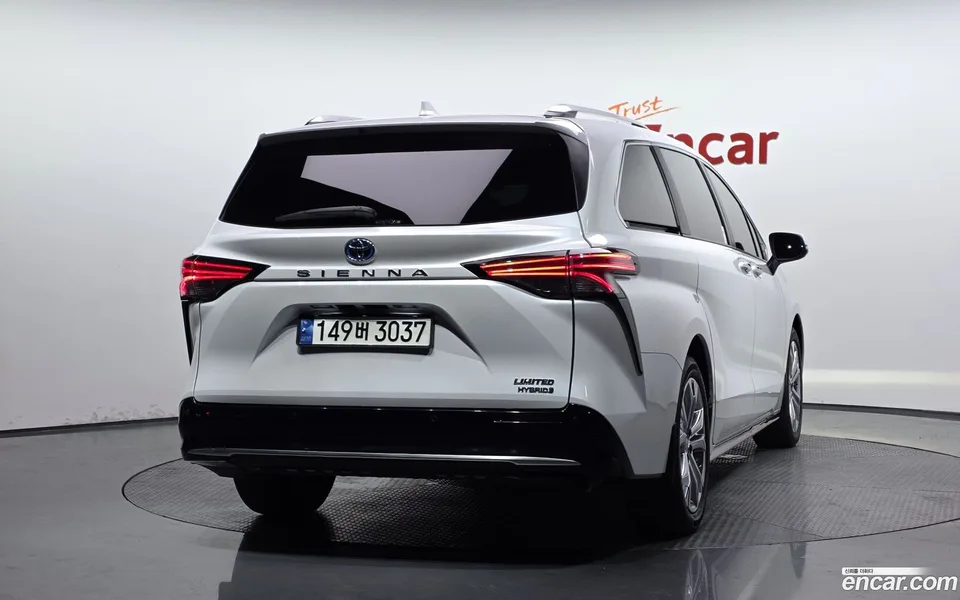 Toyota Sienna 2.5 2WD 2022 — thumbnail 4